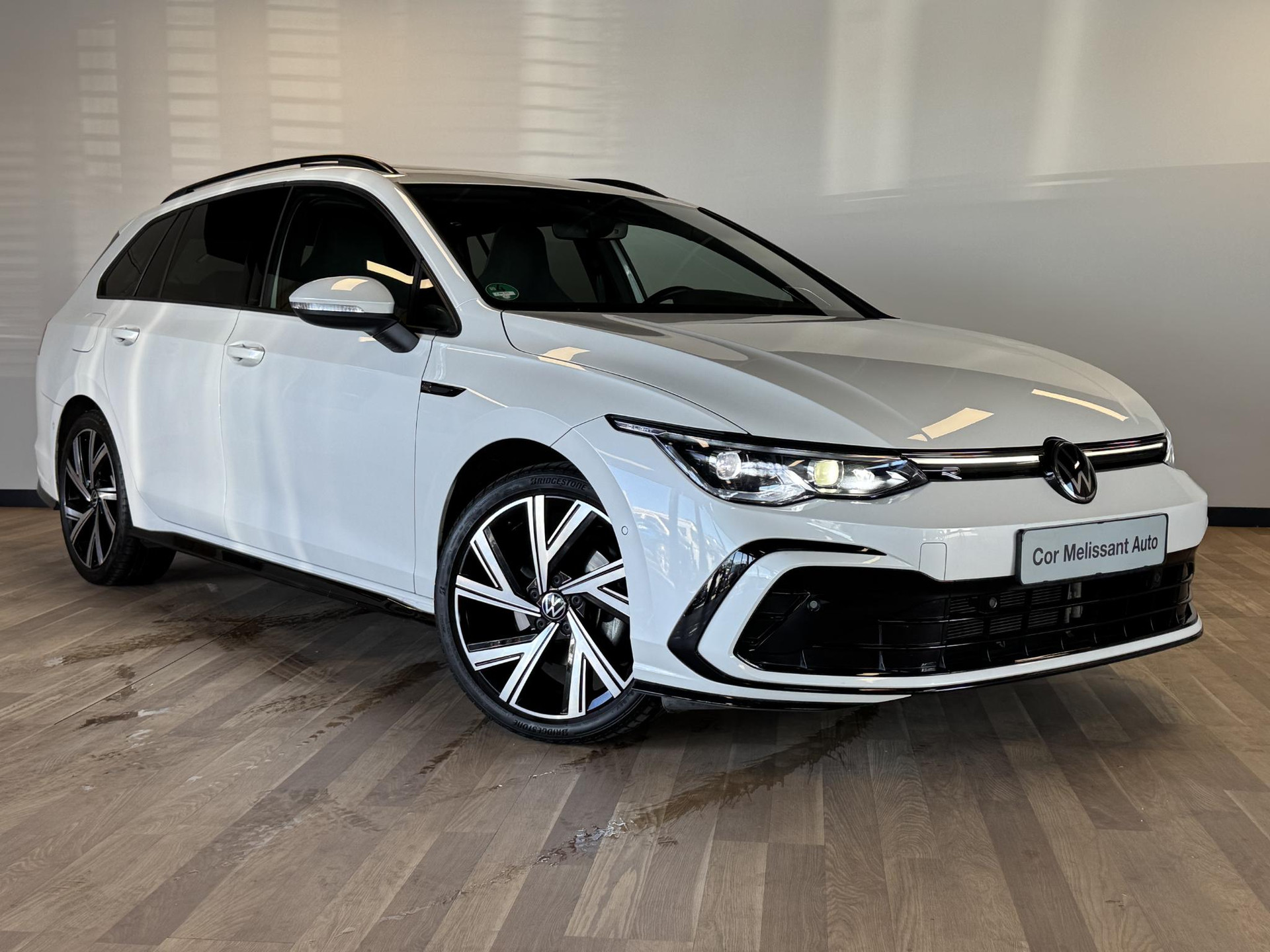 Volkswagen GOLF Variant 1.5 eTSI R-Line